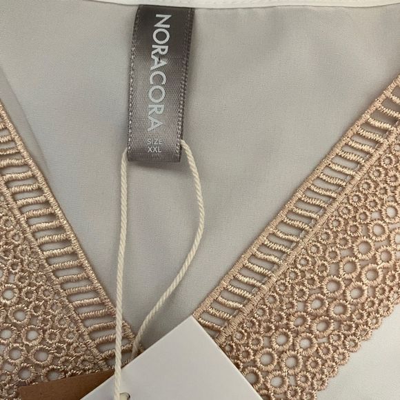 Noracora Lightweight Short Sleeve Pullover Blouse with Lace Detail Size XXL NWT - Picture 2 of 9